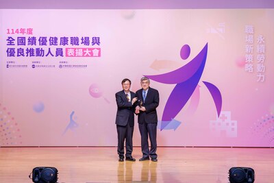 謝副院長代表領獎