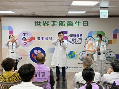 圖2-新北聯醫示範正確洗手七步驟