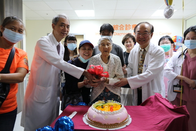 新北聯醫團隊助96歲奶奶重新享受口腹之欲